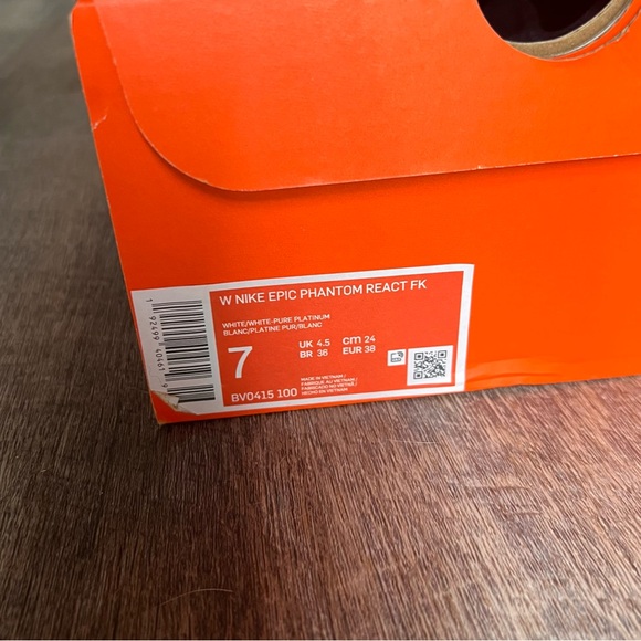 Women’s Nike Epic Phantom React Flyknit White - Picture 6 of 6